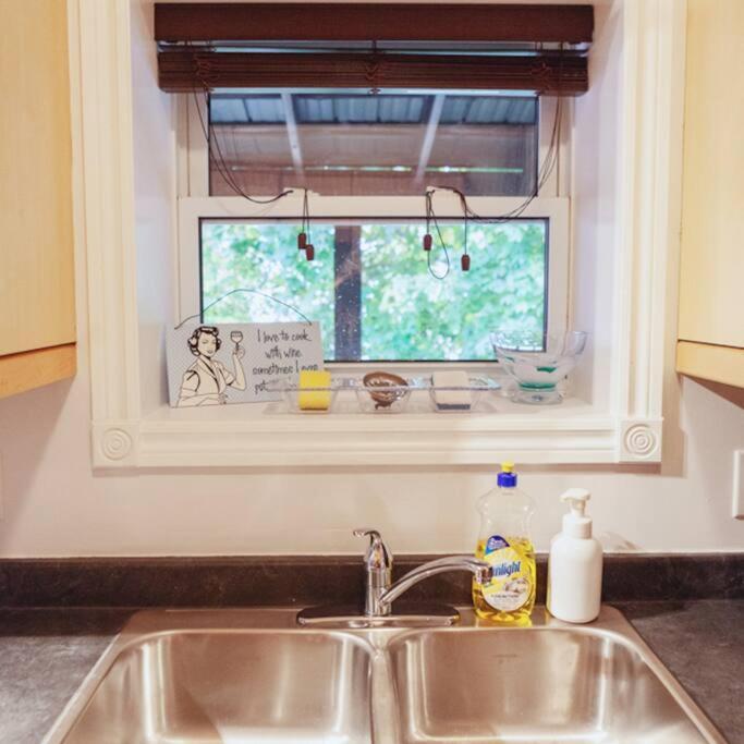 Large Upstairs Flat In Downtown Century Building Apartment Belleville Exterior photo