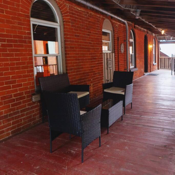 Large Upstairs Flat In Downtown Century Building Apartment Belleville Exterior photo